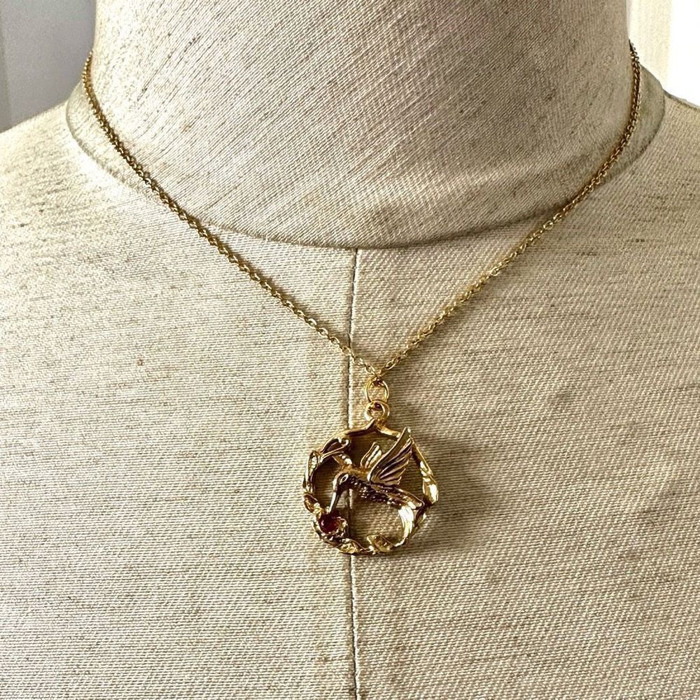 JJI gold tone hummingbird pendant necklace